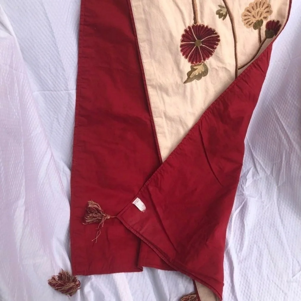 Beige‎ floral embroidered lined Table runner World Market tasseled 70